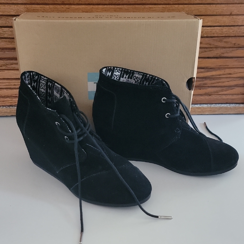 Toms Black Suede Women's Boots Desert Wedge Shoes 10